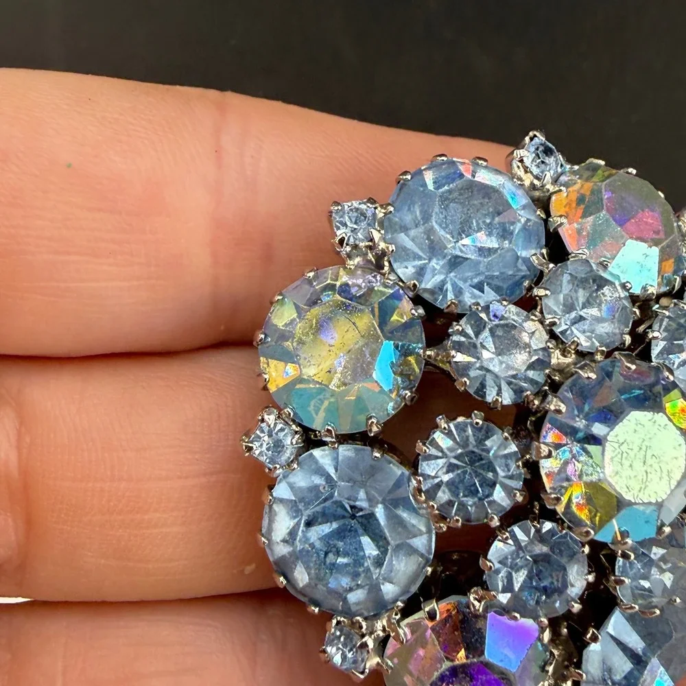 Vintage Weiss Brooch Blue Aurora Borealis Rhinestone Domed